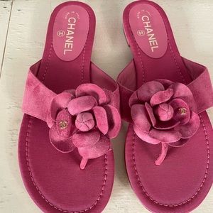 CHANEL PINK SUEDE FLOWER SANDALS SIZE 40
